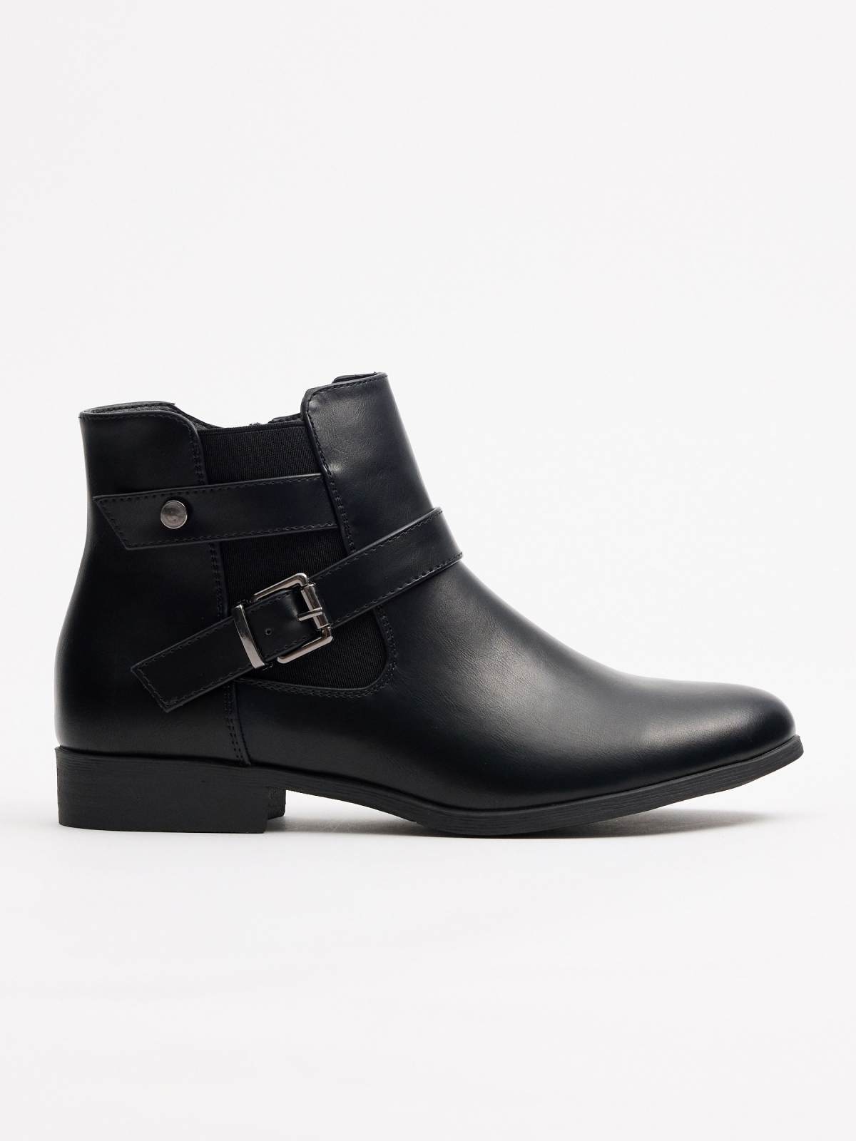 Classic elastic ankle boot with crossed buckles