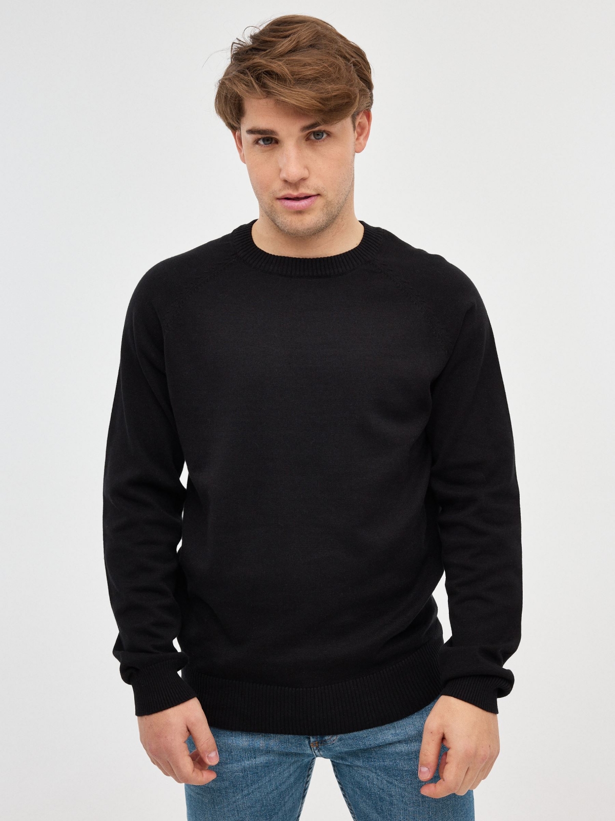 Basic Round Pullover black middle front view