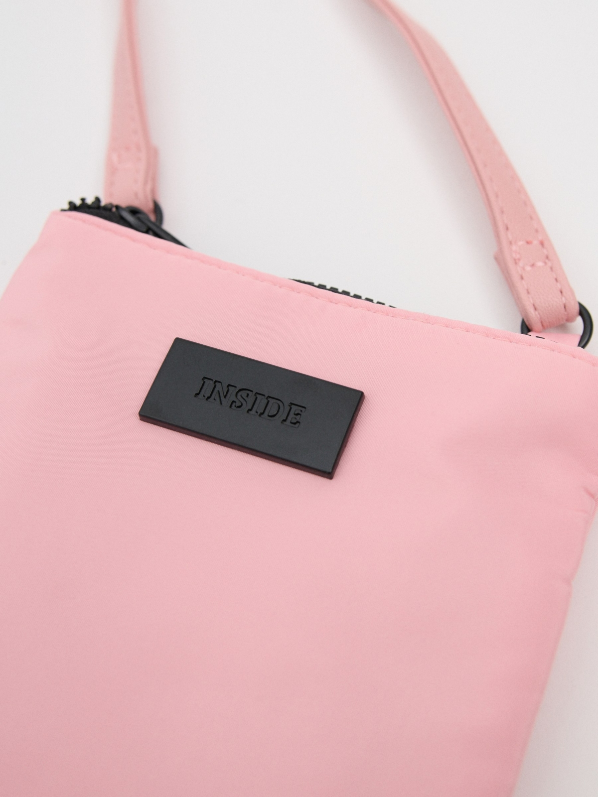 Bolso rosa smartphone rosa vista lateral 45º