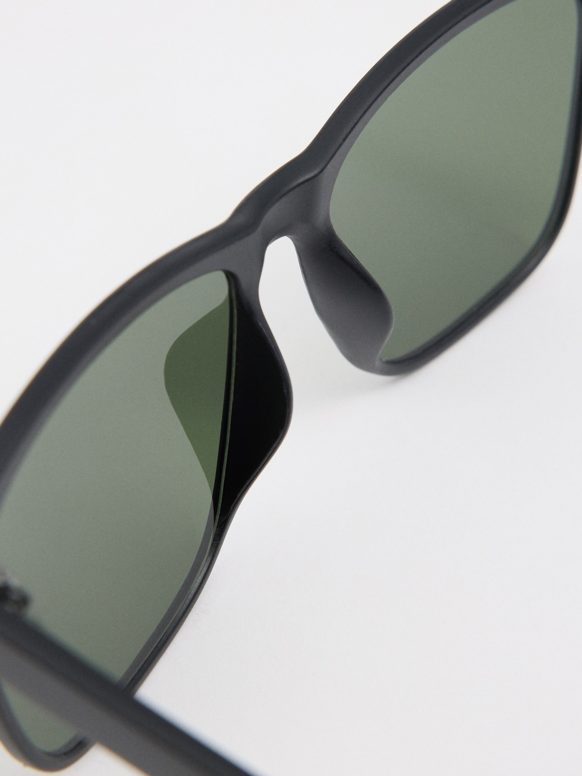 Square frame sunglasses black detail view