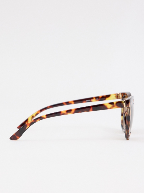 tortoiseshell frame sunglasses light brown detail view