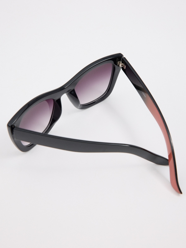 Gafas de sol cat eye cuadradas negro vista detalle