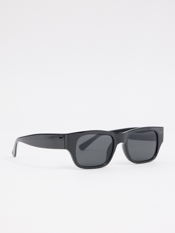 Gafas de sol montura negra negro primer plano con modelo