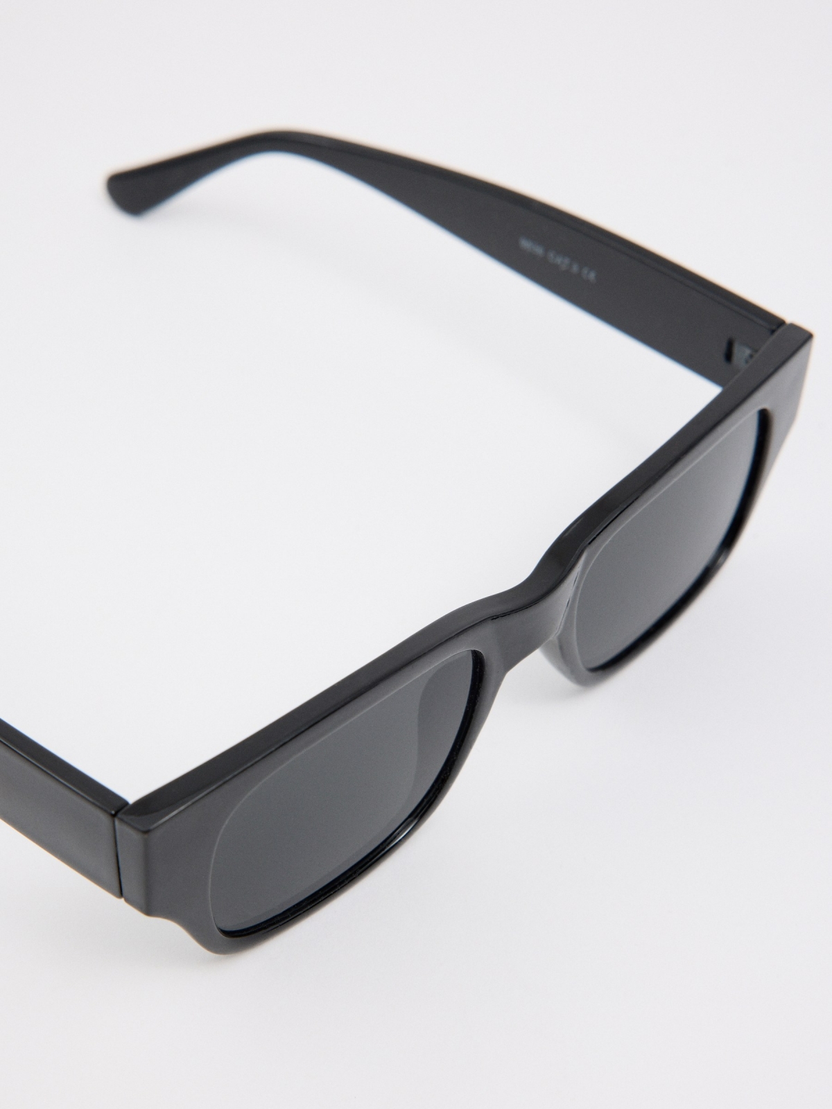 Black frame sunglasses black detail view