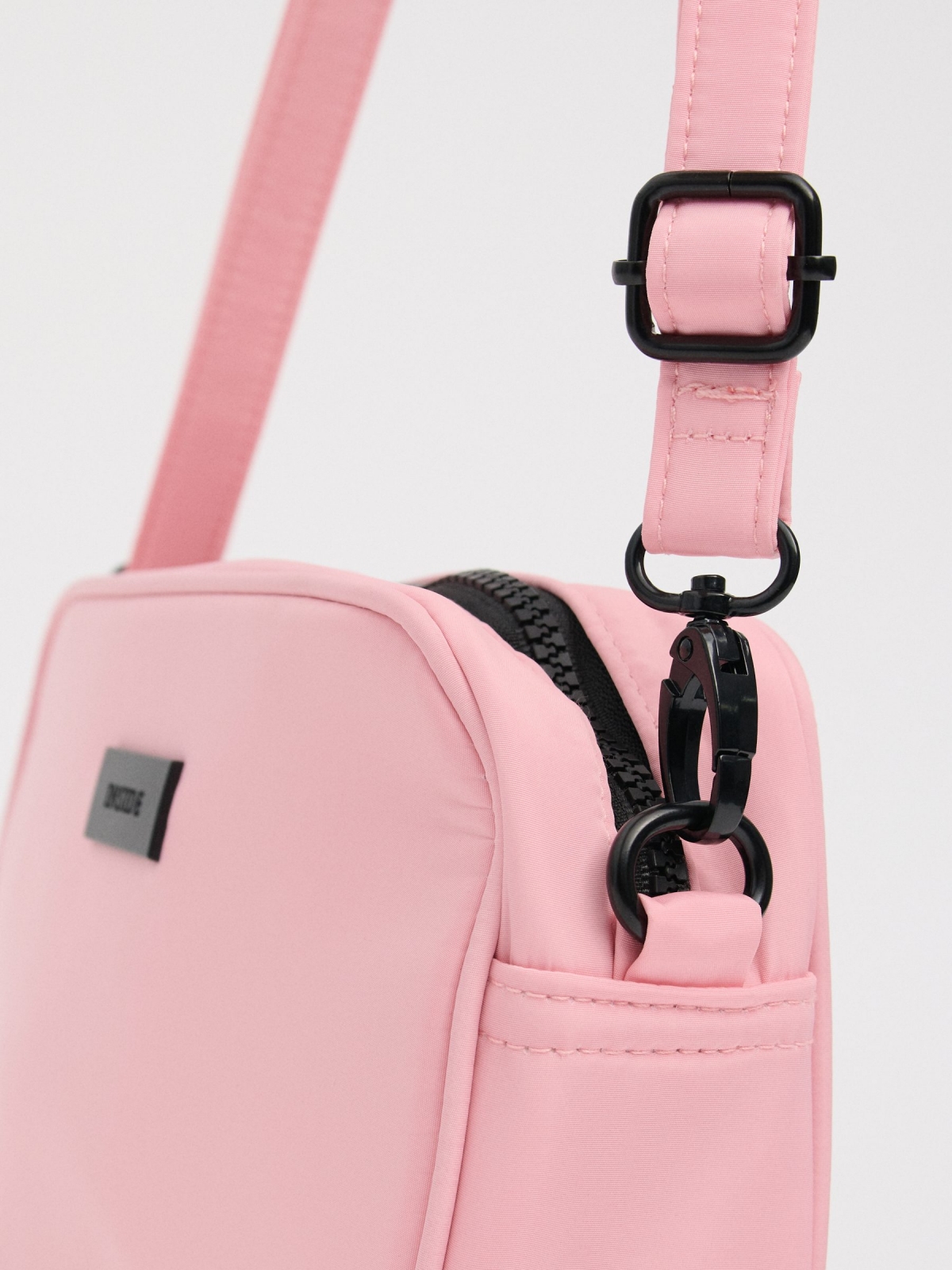 Pink shoulder bag pink 45º side view