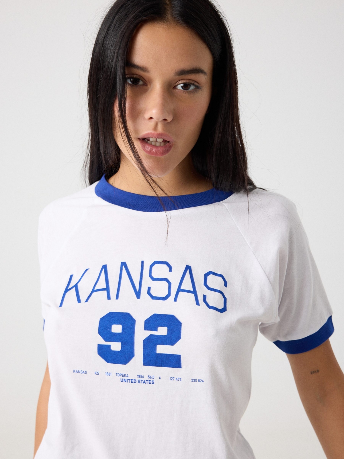 Camiseta estampado Kansas azul vista detalle
