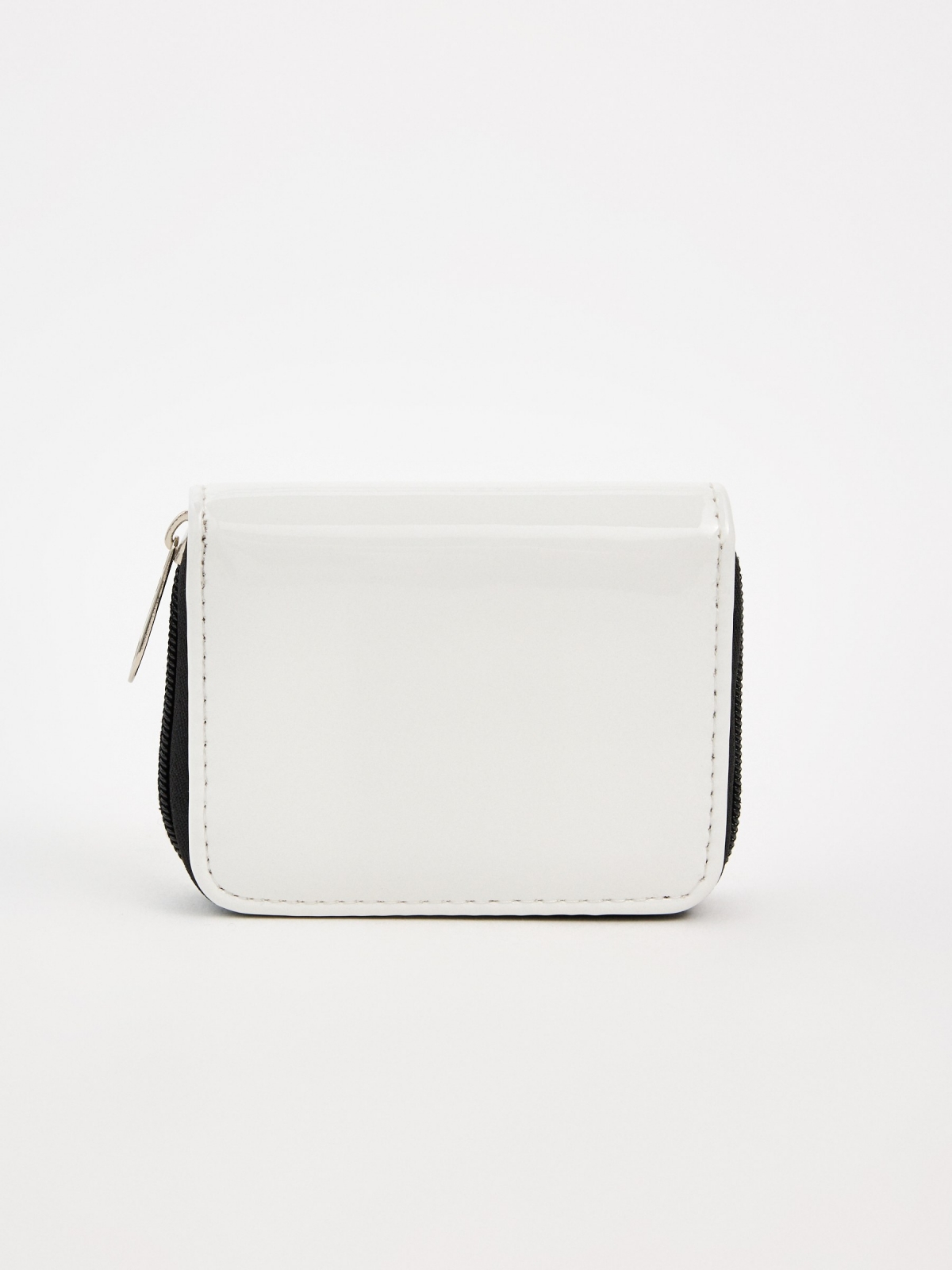 Zipped patent leather purse white detail view