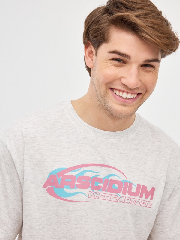 Camiseta Arscidium cinza primeiro plano