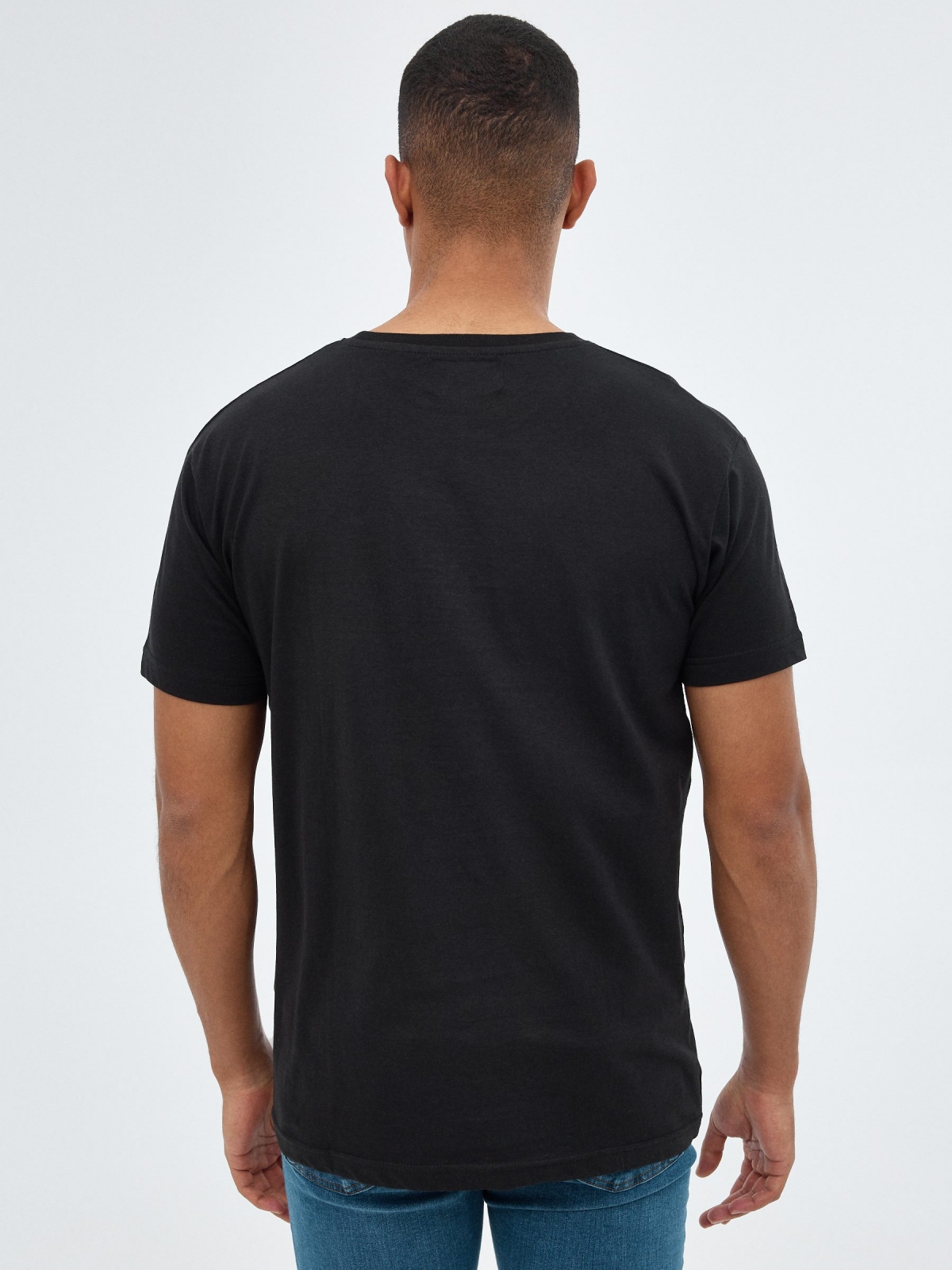 T-shirt Metaverse preto vista meia traseira