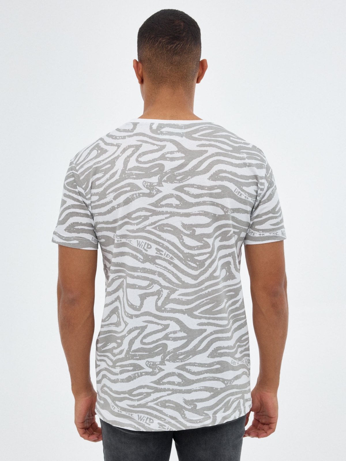 T-shirt de impressão gráfica branco vista meia traseira