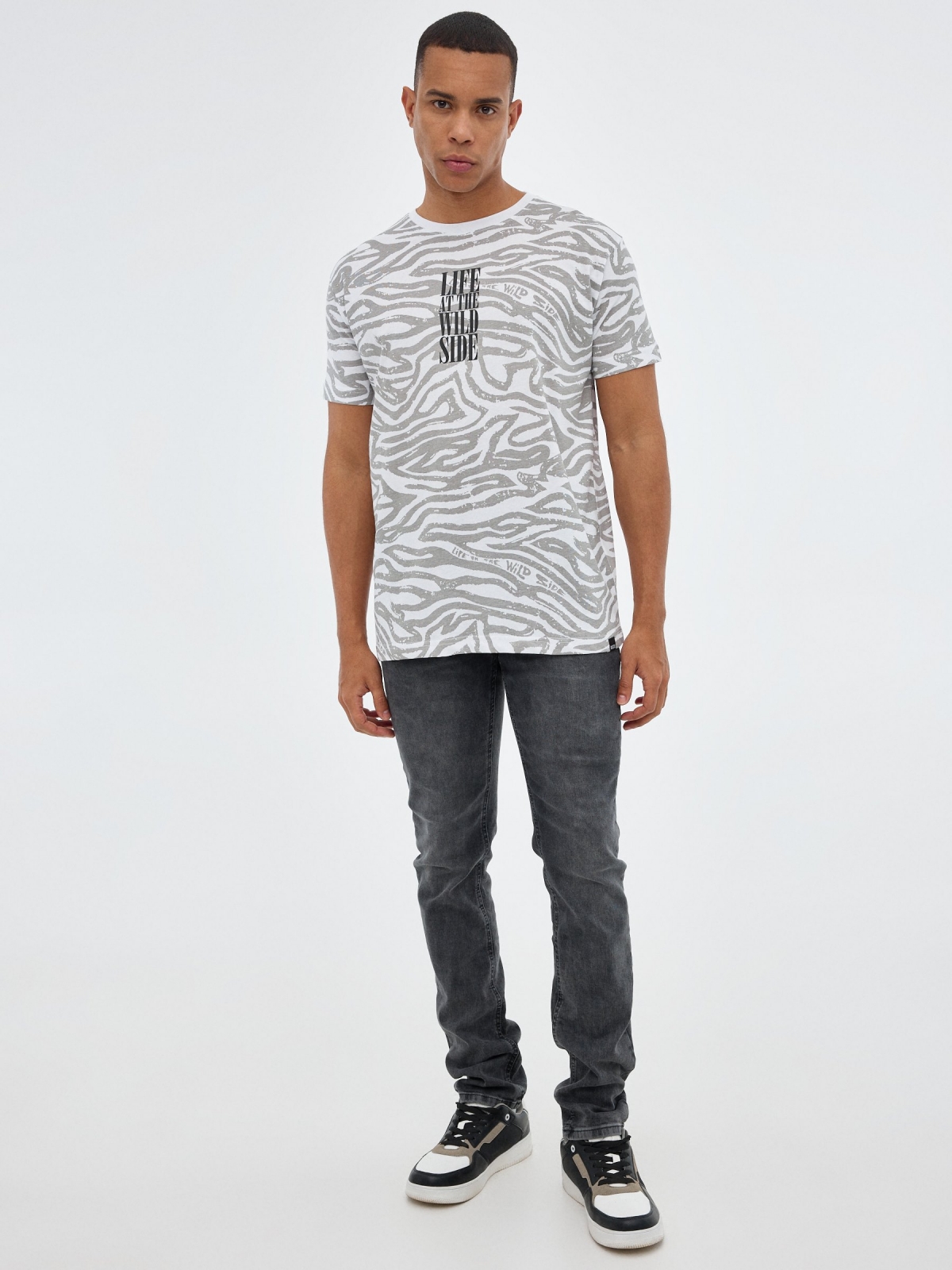 Graphic print t-shirt white front view