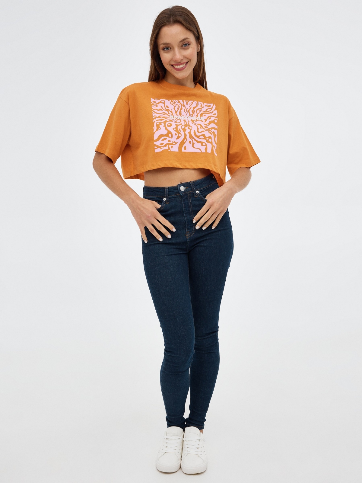 Camiseta crop gratitude naranja caldera vista general frontal