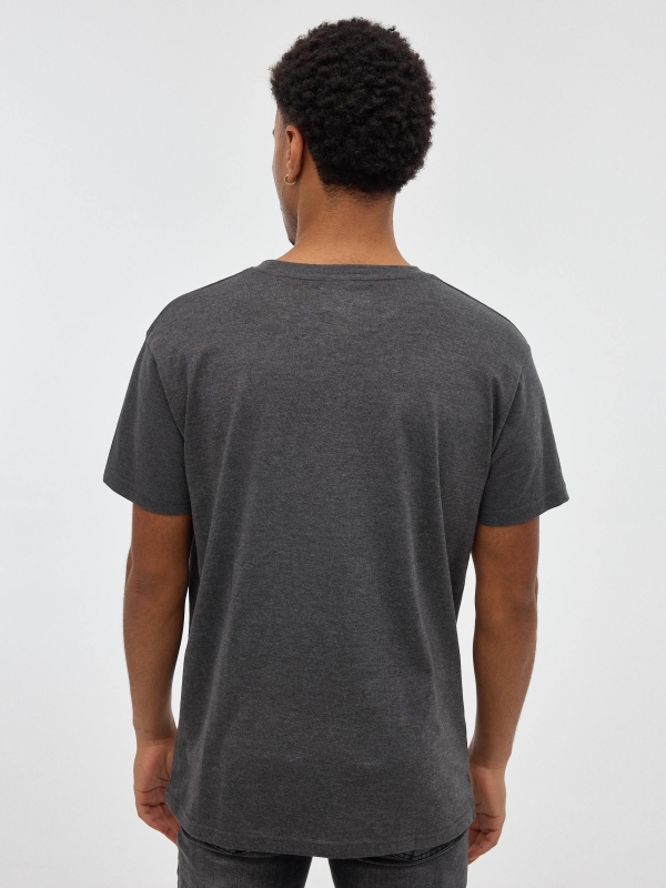 T-shirt impressa em metaverso cinza escuro vista meia traseira