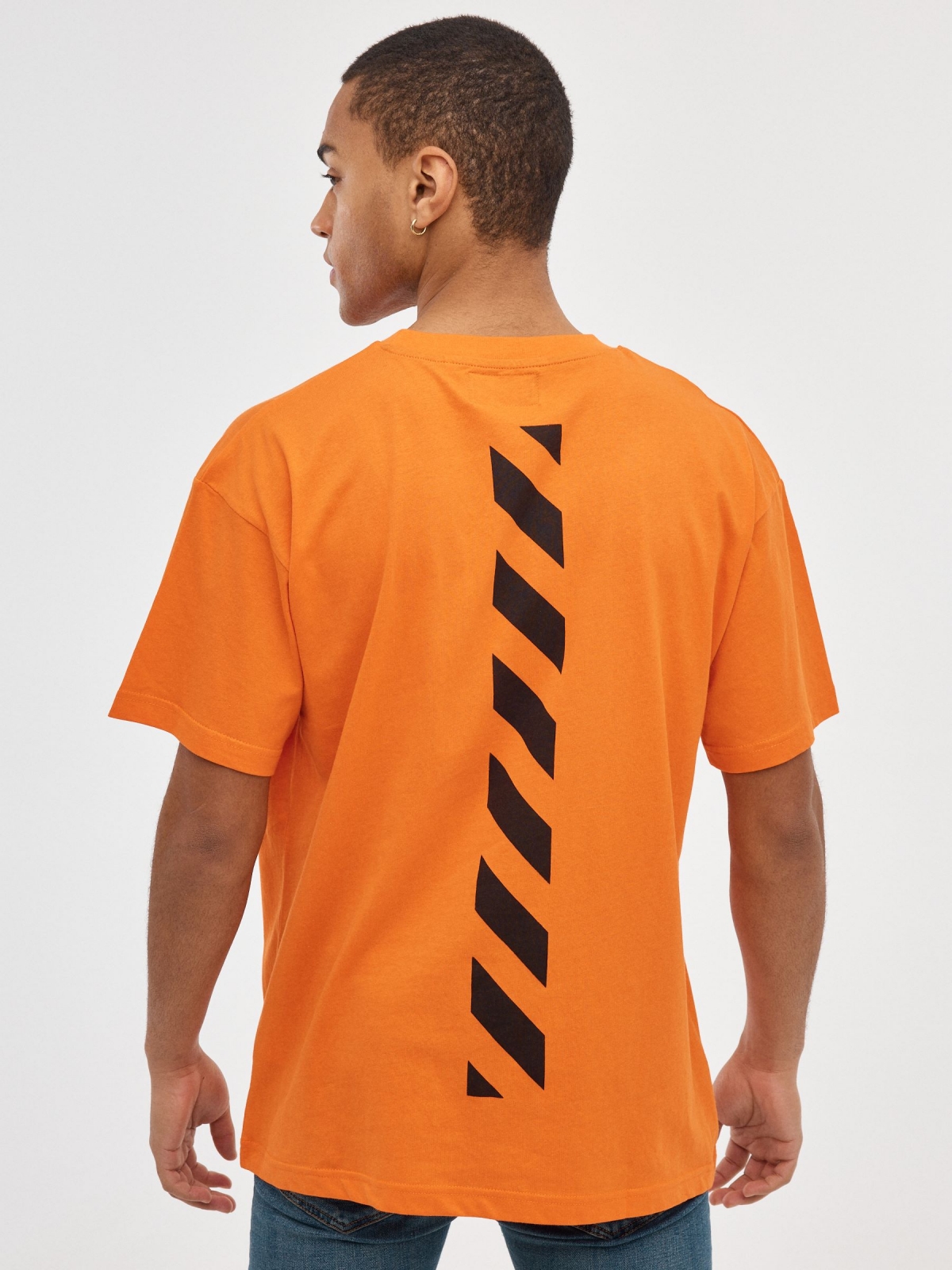 T-shirt impressão japonesa cor-de-laranja laranja vista meia traseira