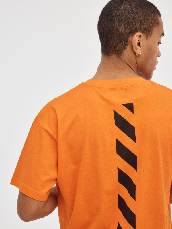 T-shirt impressão japonesa cor-de-laranja laranja vista detalhe