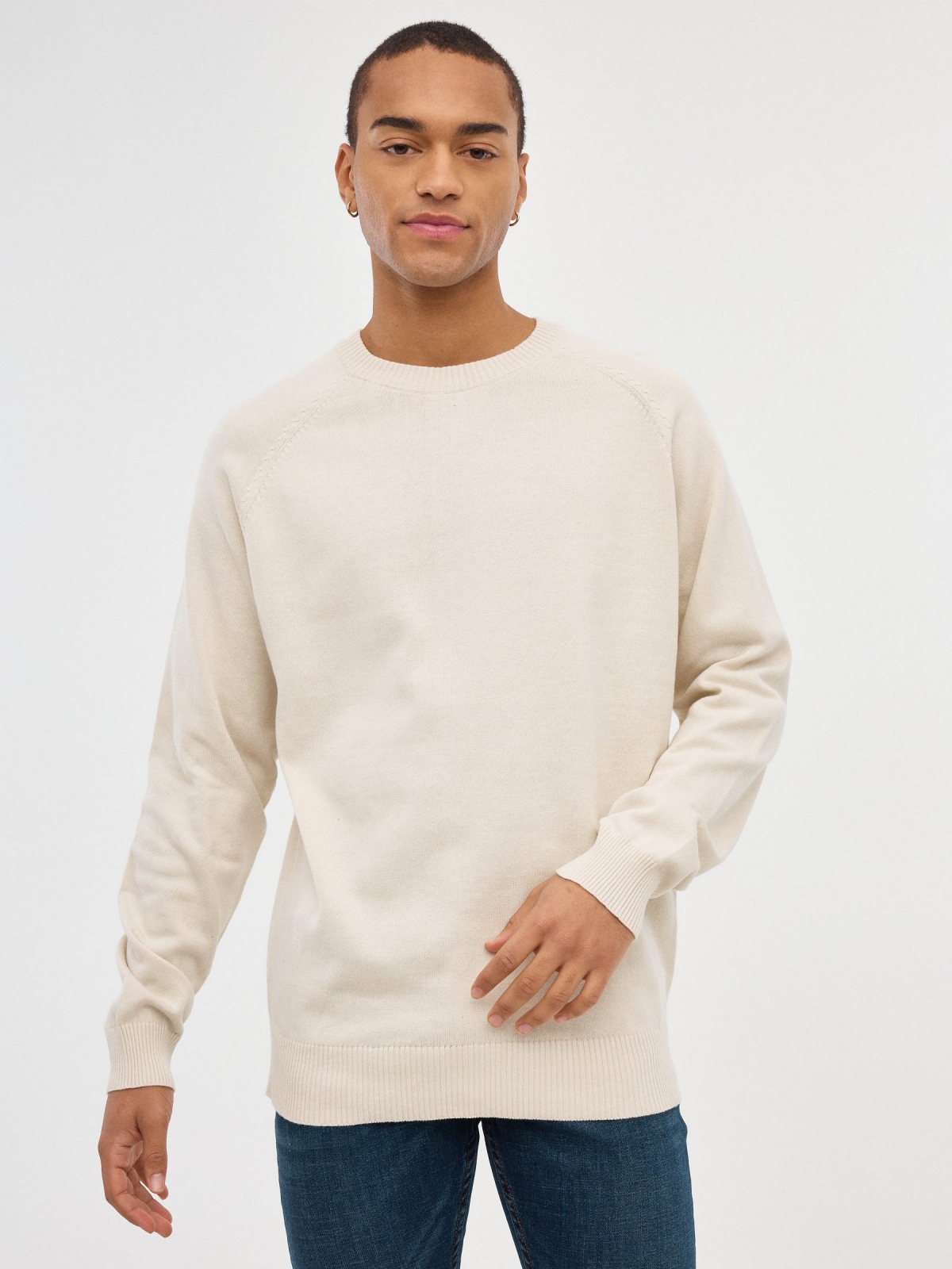 Basic Round Pullover off white middle front view