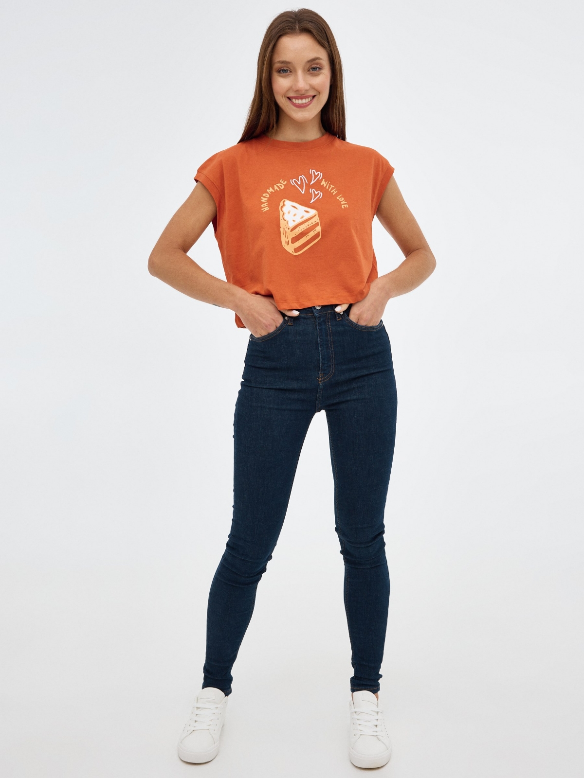 T-shirt gráfica laranja terracota vista geral frontal