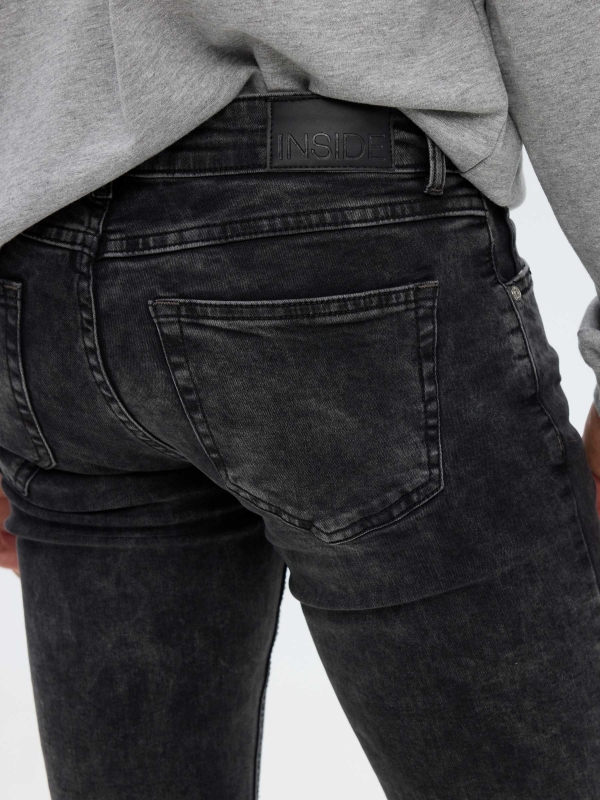 Jeans super slim gris oscuro vista detalle