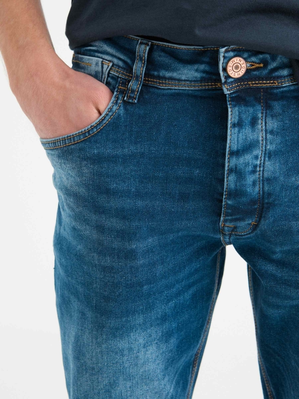 Jeans azul lavado regular azul escuro vista detalhe