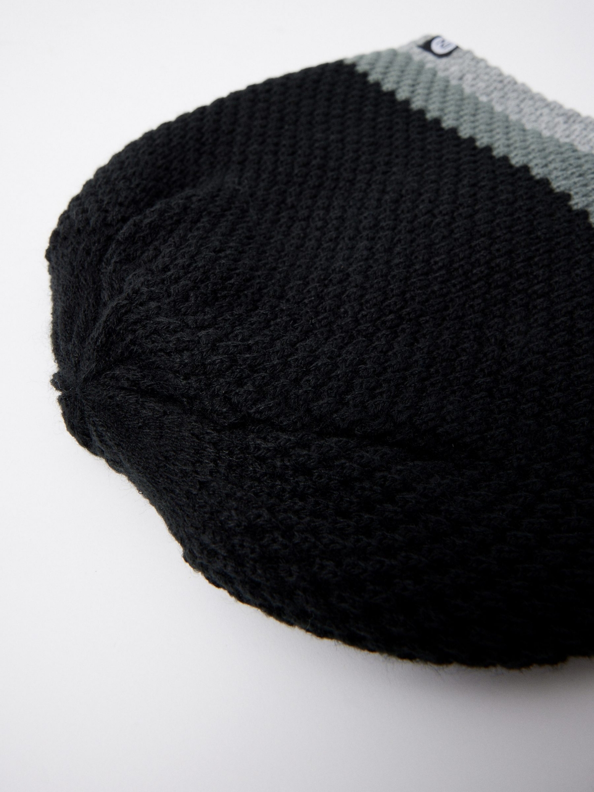 Black cap 45º middle back view