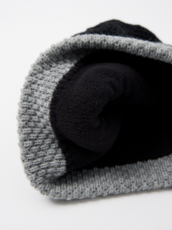 Black cap detail view