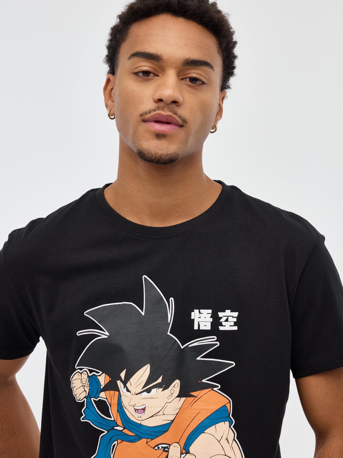 T-shirt Dragon Ball preto vista detalhe