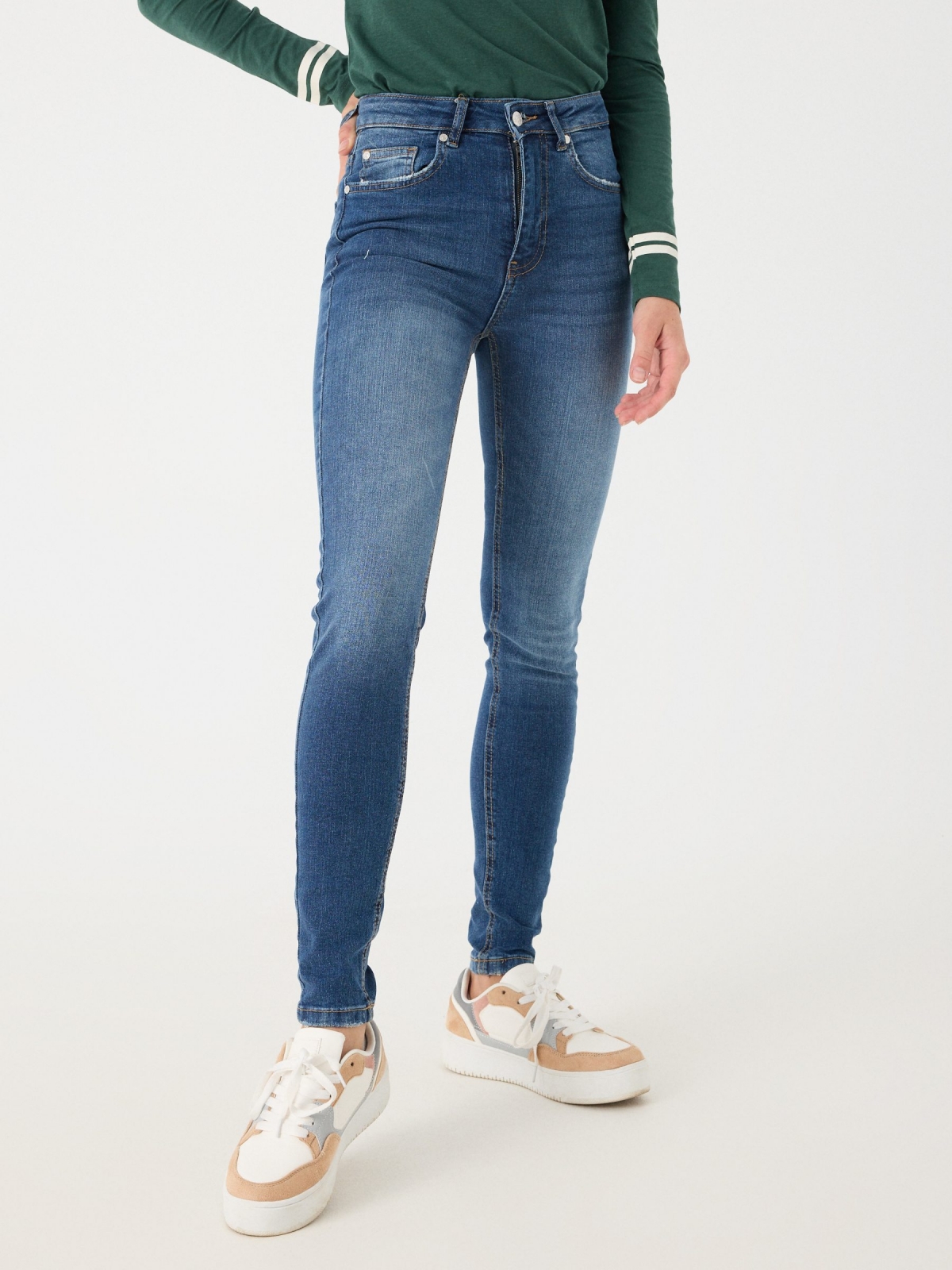 Jeans skinny cintura alta efeito lavado azul marinho vista meia frontal