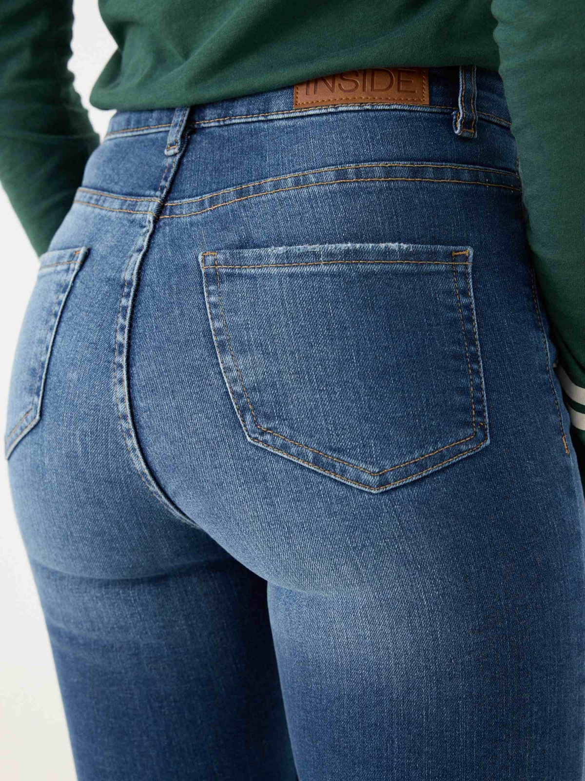 Jeans skinny tiro alto efecto lavado azul marino vista detalle