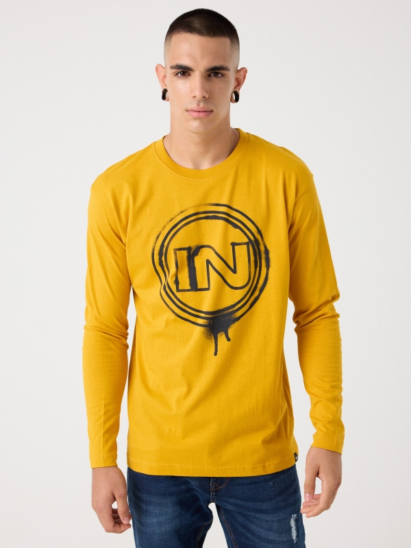 Camiseta logo Inside amarillo vista media frontal