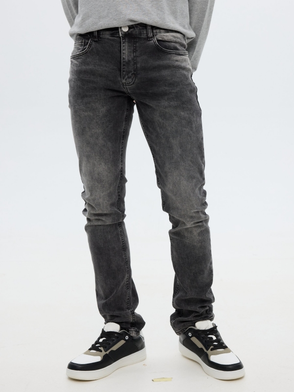 Jeans basico gris oscuro vista media trasera