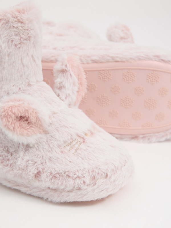 Pantufas de casa botinha de coelho rosa vista detalhe