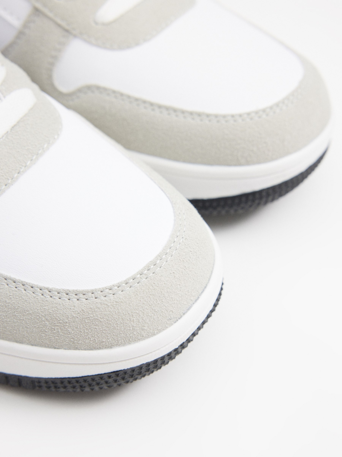 Combined casual sneaker white detail view