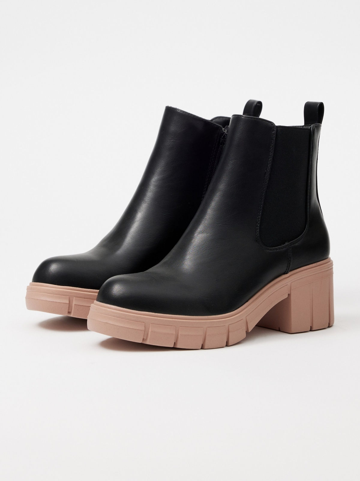 Two-tone chelsea ankle boot black 45º front view