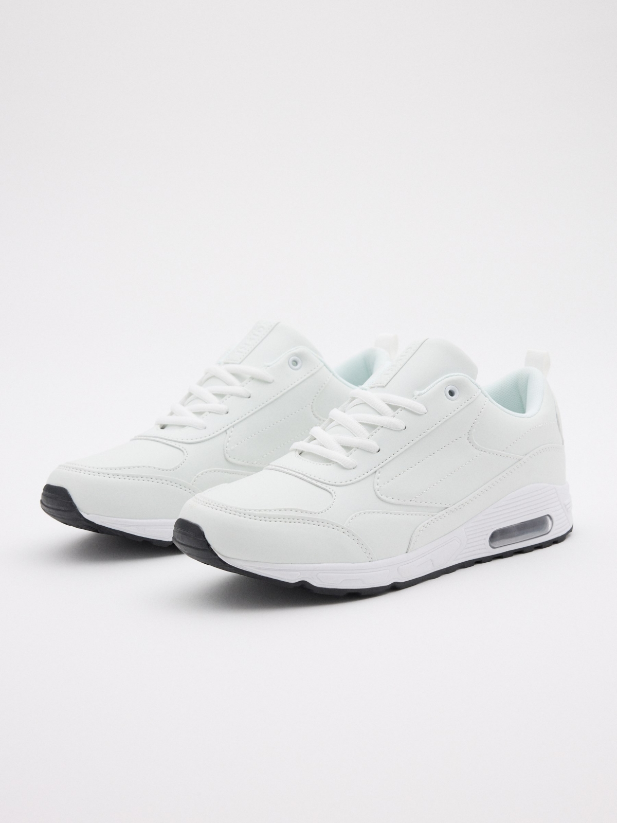 Casual sneaker with air chamber white 45º front view