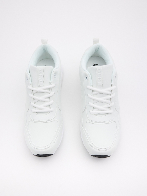 Casual sneaker with air chamber white zenithal view