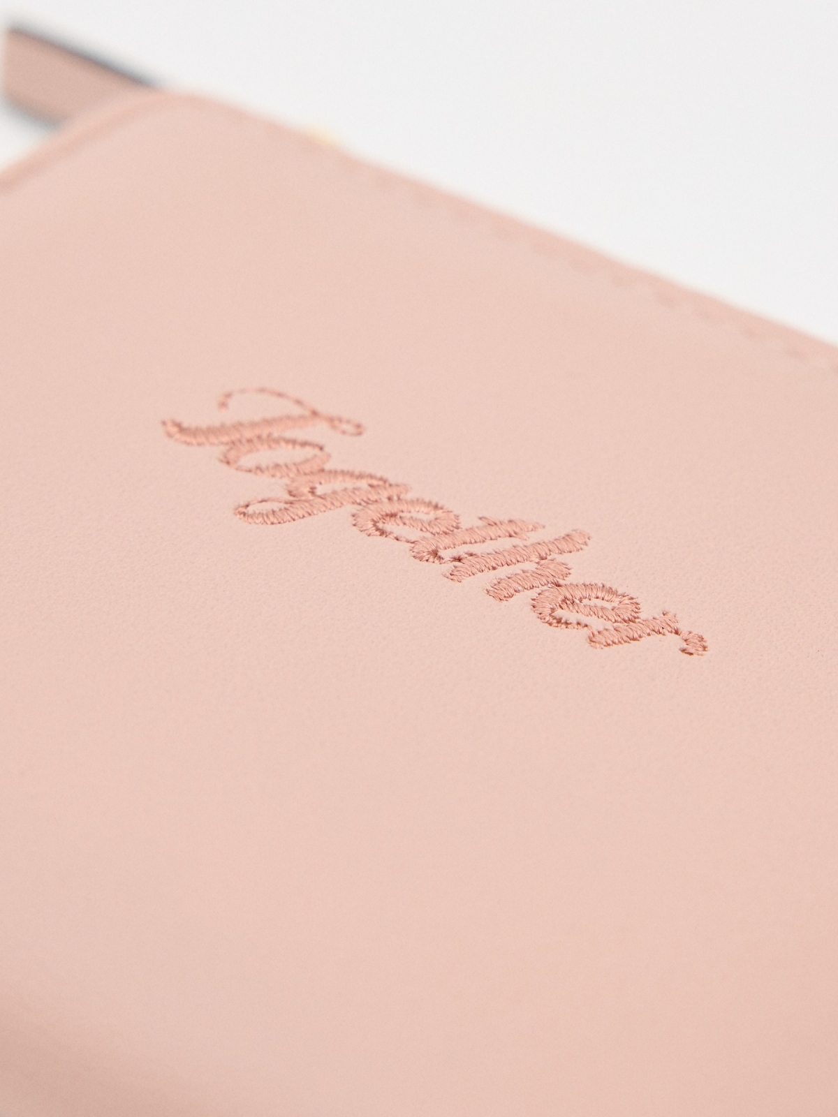 Carteira rosa bordada rosa vista detalhe