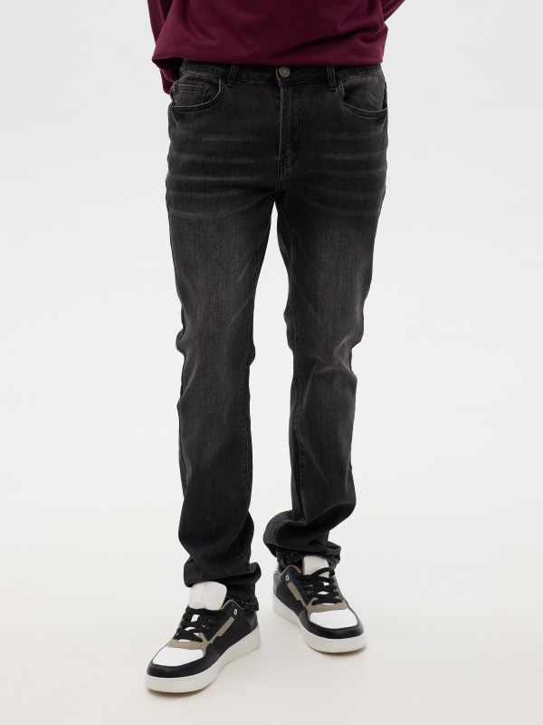 Jeans regular negro vista media frontal