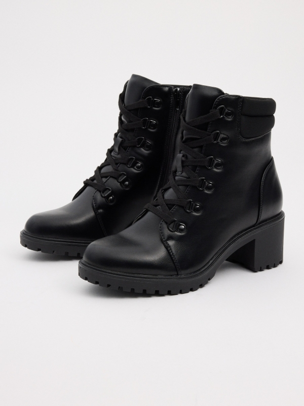 Black ankle boot with lace-up heel black 45º front view