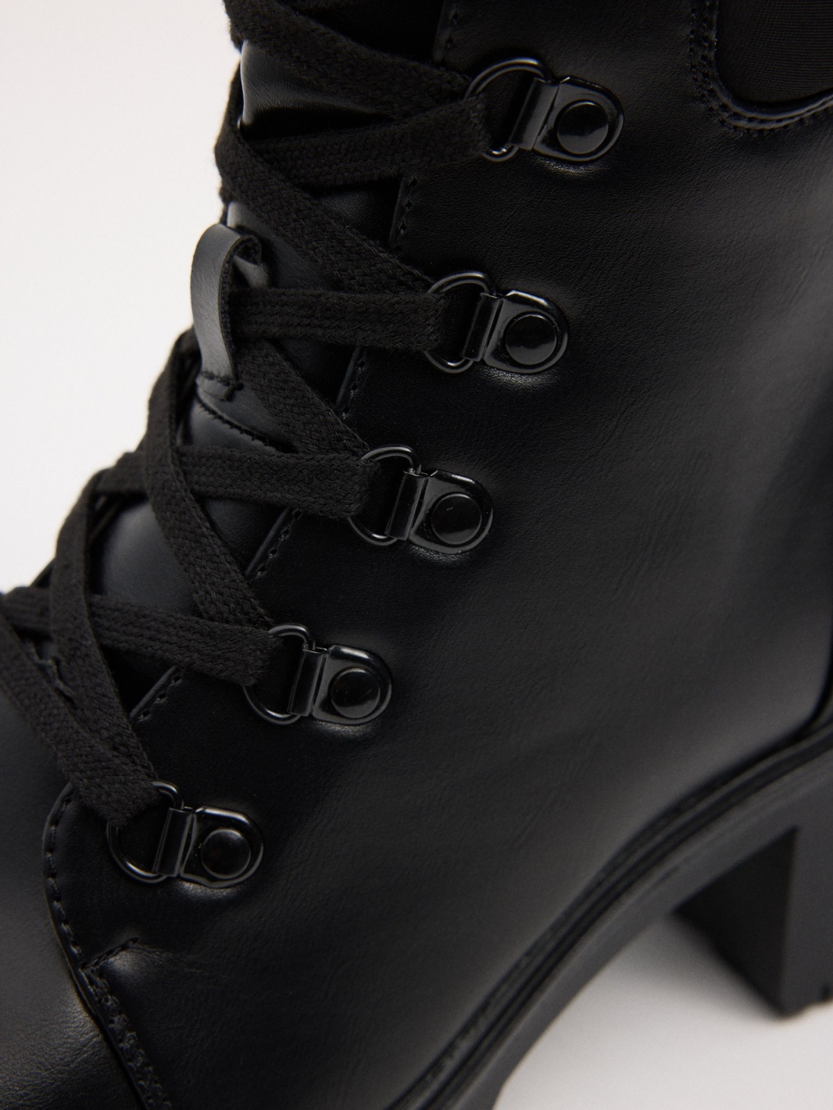 Black ankle boot with lace-up heel black zenithal view