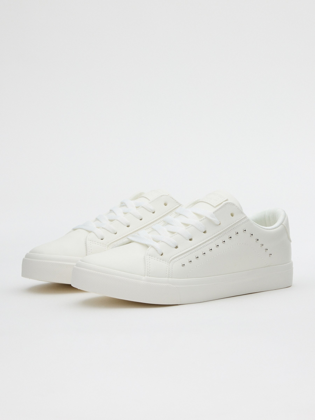 Basic casual sneaker white 45º front view