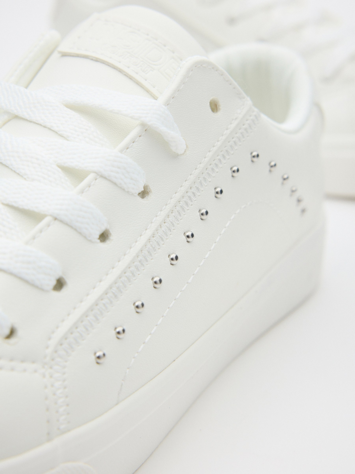 Basic casual sneaker white detail view