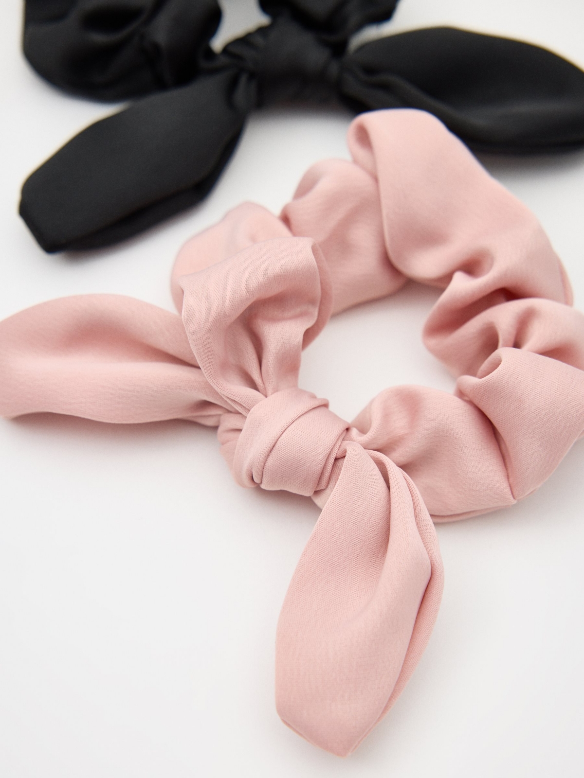 Pack of 2 knotted scrunchies foreground with a model