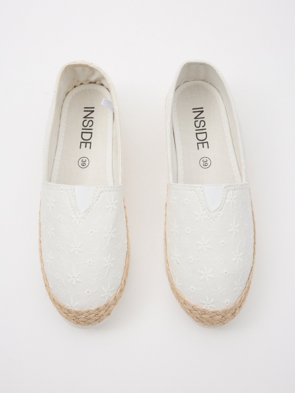 Casual embroidered espadrilles white zenithal view