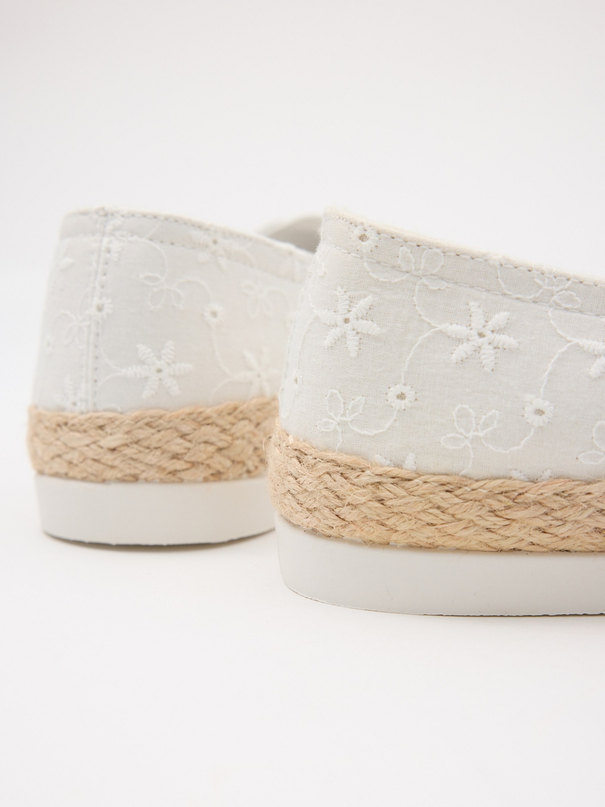 Casual embroidered espadrilles white
