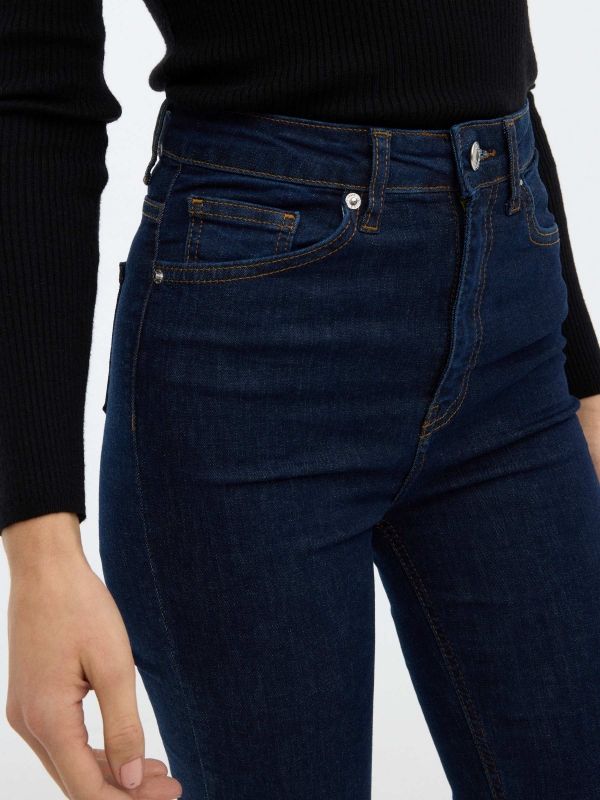 High rise skinny jeans dark blue detail view