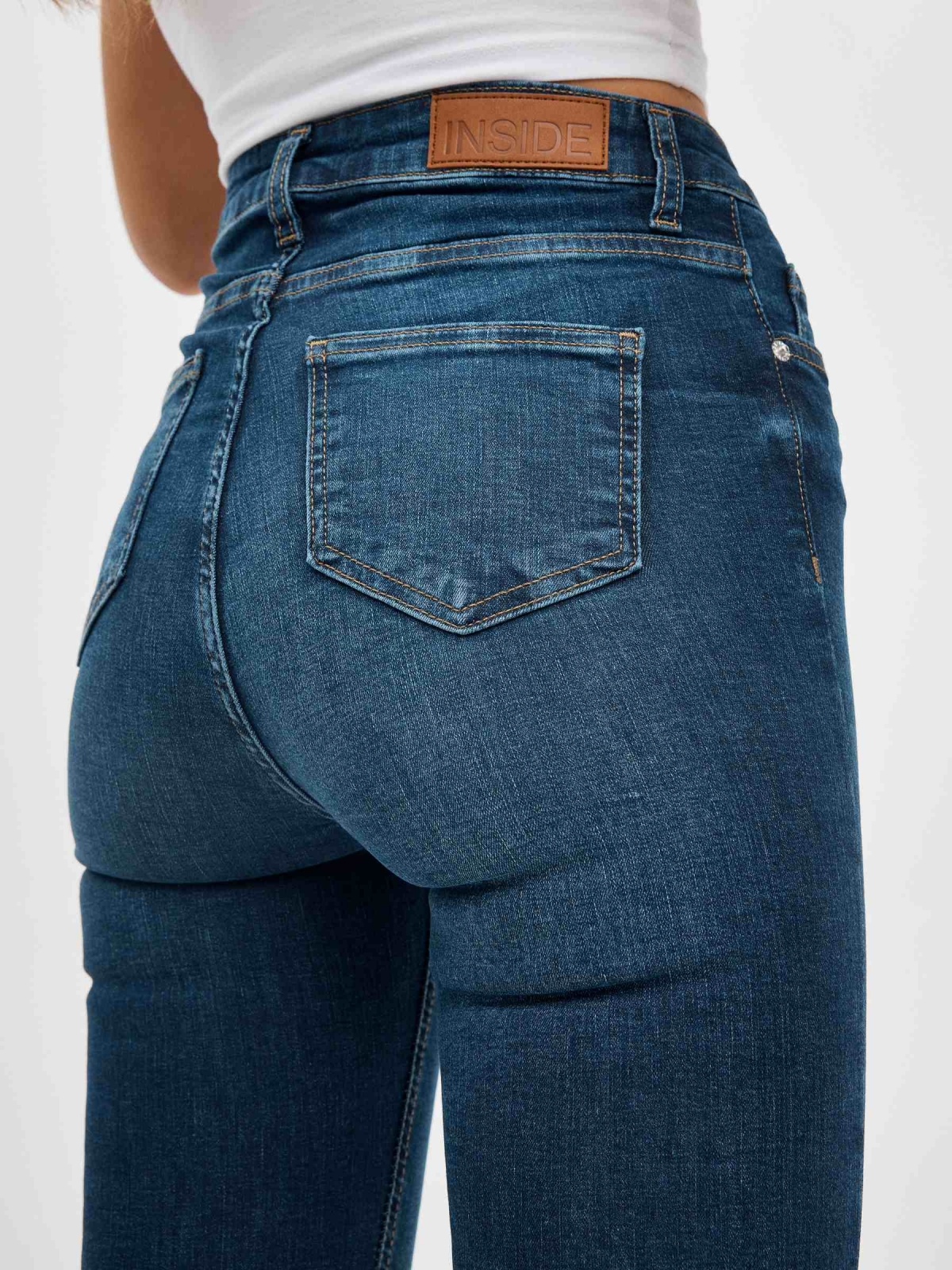 Jeans skinny tiro alto azul oscuro vista detalle