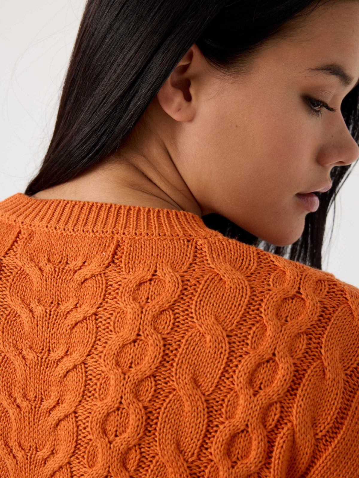 Round neck sweater orange detail view