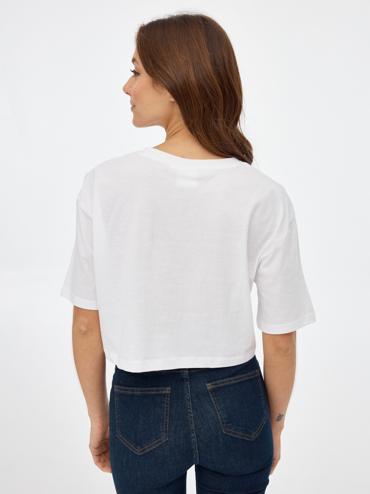 T-shirt crop Airel branco vista meia traseira
