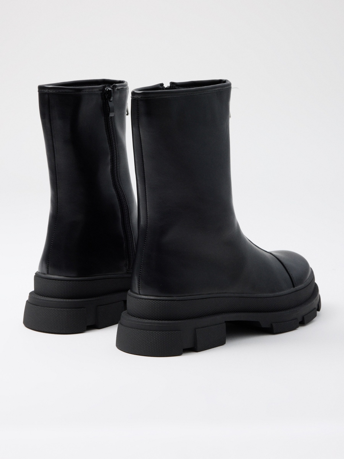Fashion zipper ankle boots black 45º back view