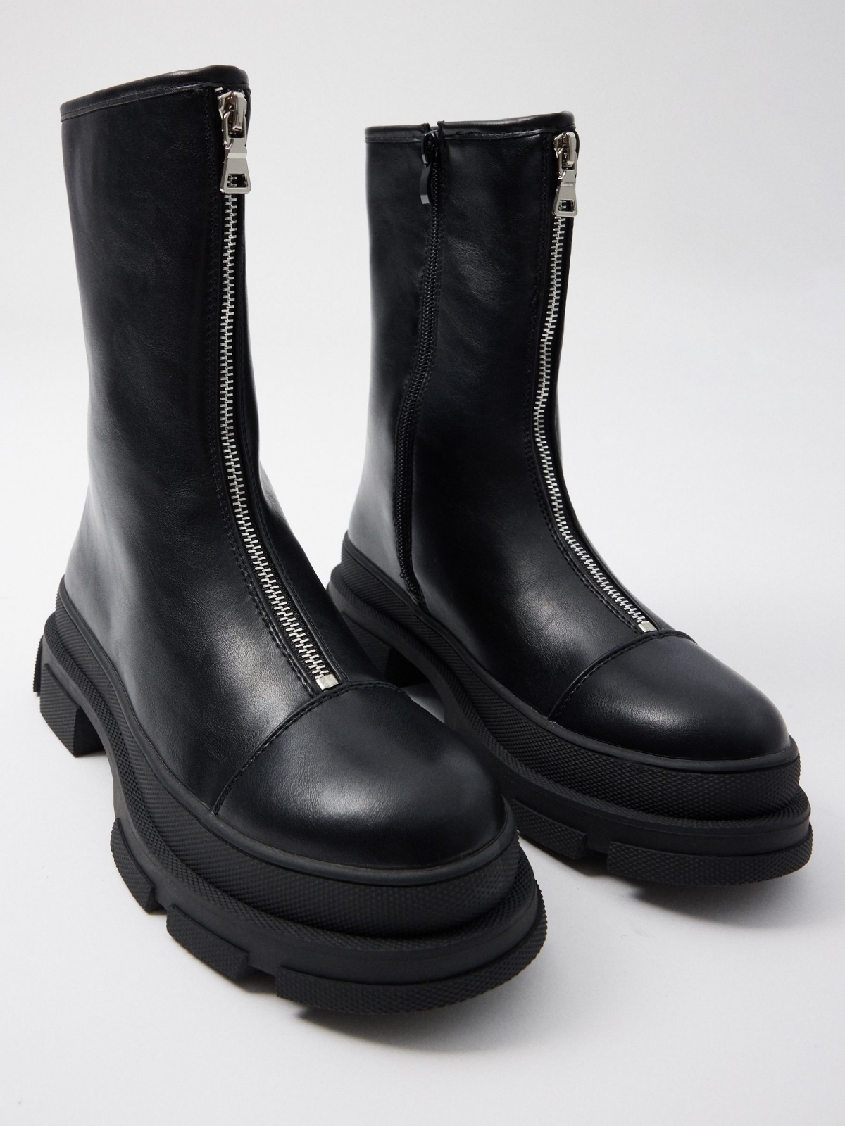 Fashion zipper ankle boots black detail view